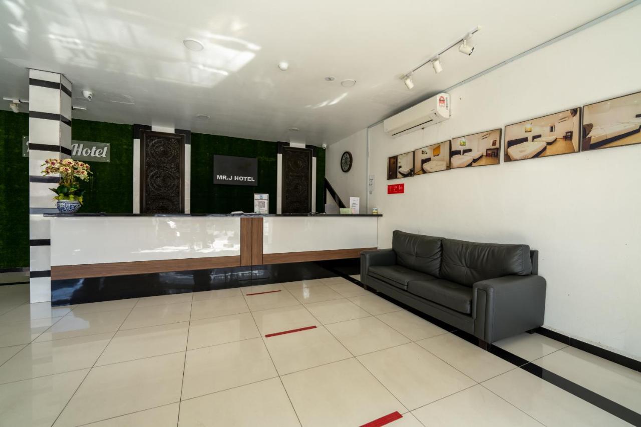 Mary J Hotel Family 10 Pax Room كوتا بْهارو المظهر الخارجي الصورة