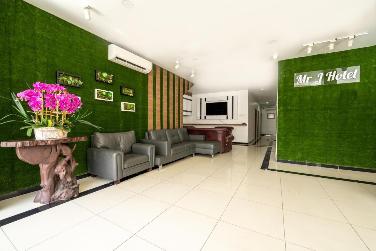 Mary J Hotel Family 10 Pax Room كوتا بْهارو المظهر الخارجي الصورة